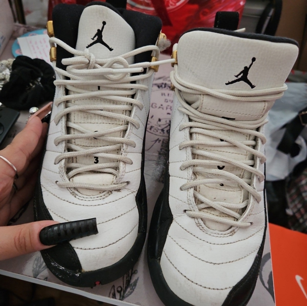 Jordan 12 Size 4.5 (kids) 6.5 women's